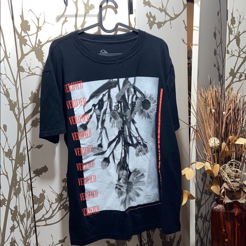 Men’s Original Use -Target Daisy Graphic print Tee